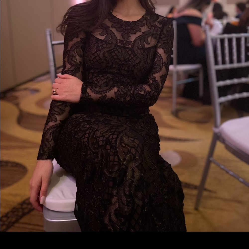 Bcbgmaxazria long sleeve back and gold velvet lace gown